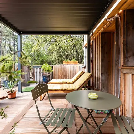 לינה וארוחת בוקר Les Ptis Chiffons לאקאנו