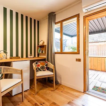 לינה וארוחת בוקר Les Ptis Chiffons