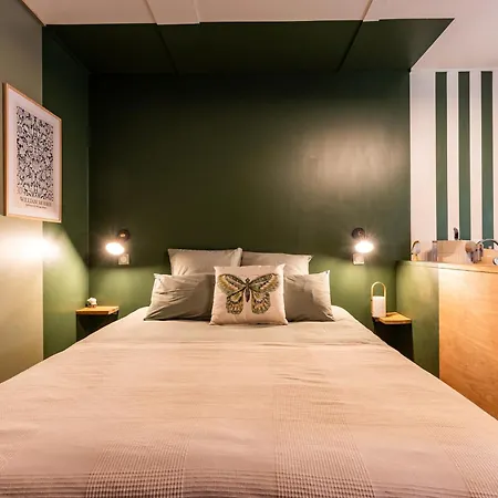 Les Ptis Chiffons לאקאנו